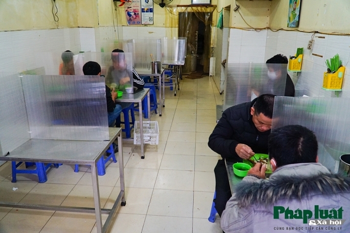 hanoi restaurants install mica barriers as covid 19 prevention