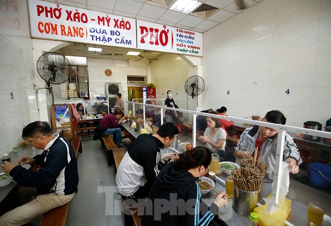 hanoi restaurants install mica barriers as covid 19 prevention