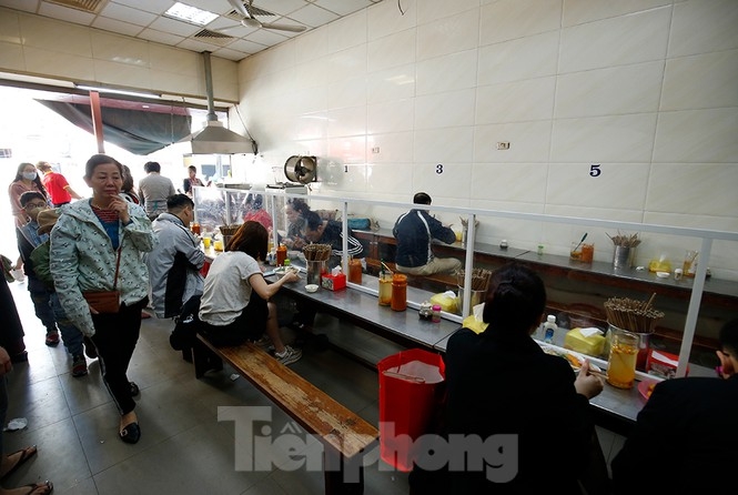 hanoi restaurants install mica barriers as covid 19 prevention