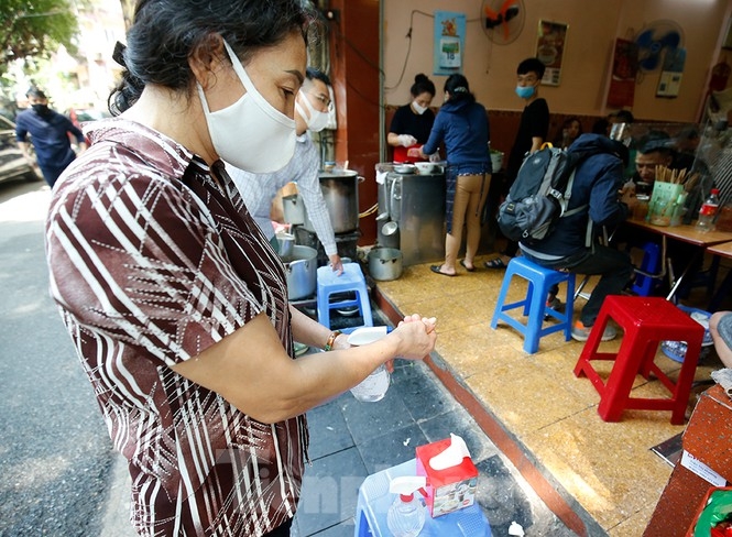 hanoi restaurants install mica barriers as covid 19 prevention