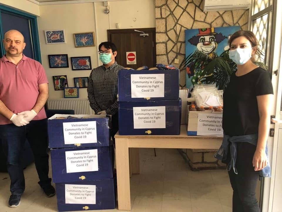 vietnamese in cyprus support host country fight against the coronavirus