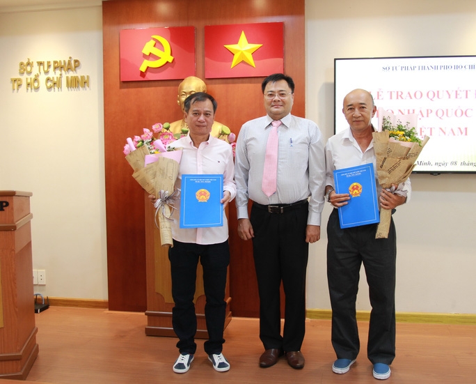 two taiwanese chinese granted vietnamese citizenship