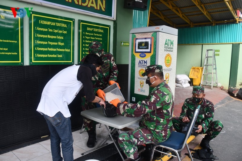 indonesia replicates vietnams rice atm to support those in need during covid 19