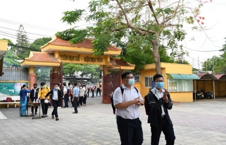 Vietnam schools reopen after three-month closure due to the COVID-19