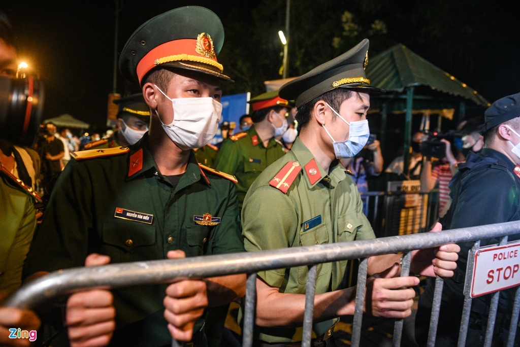residents in hanoi outskirt burst with joy as 28 day covid 19 lockdown ends up photo