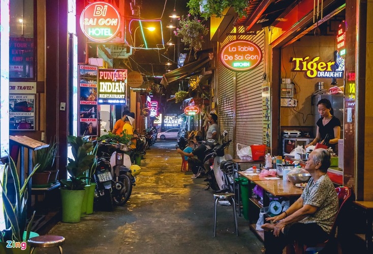ho chi minh citys bui vien backpacker street remains deserted after re opening