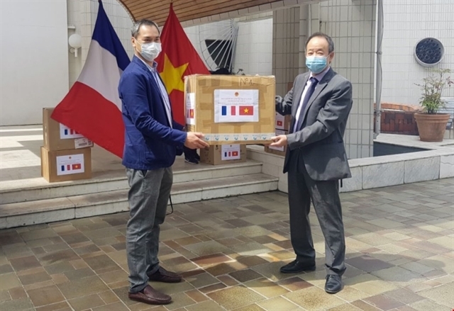vietnam donates 15000 face masks to france
