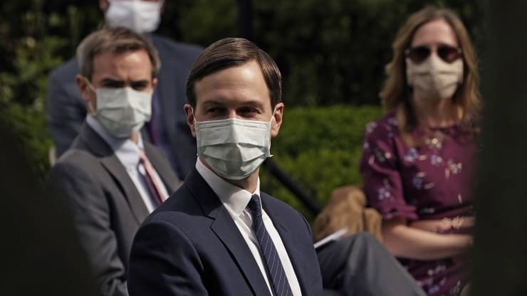 white house requires staff to wear masks photos