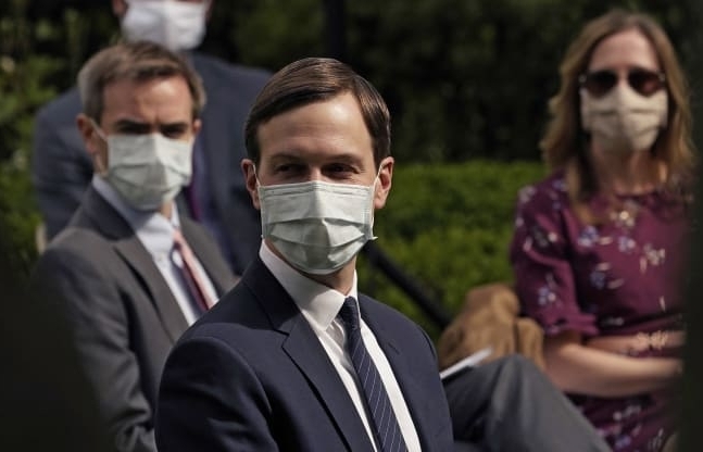 white house requires staff to wear face masks photos