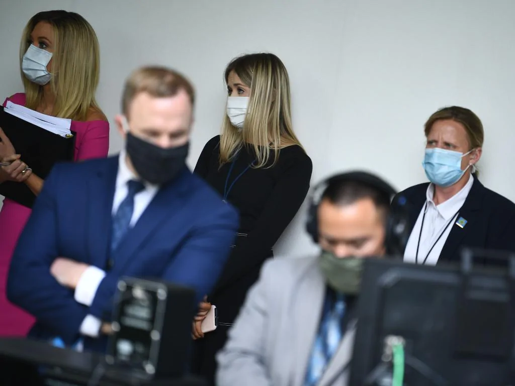 white house requires staff to wear masks photos