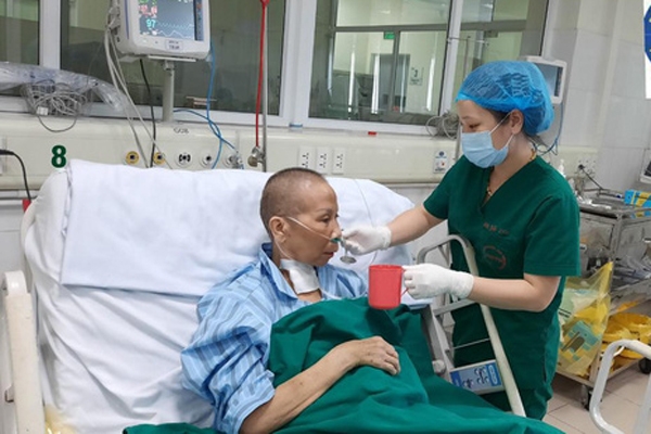 video one of most critical covid 19 patients in vietnam has miraculous recover