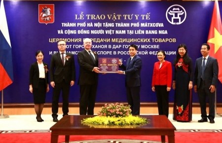 Hanoi donates medical supplies to help Moscow cope with COVID-19