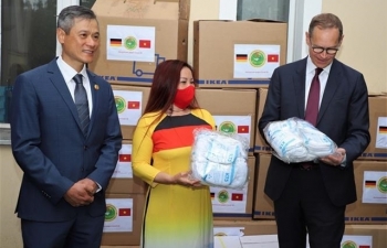 da nang city donates 5000 antibacterial masks to laos