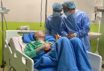 british pilot coronavirus patient says thanks to vietnamese doctors