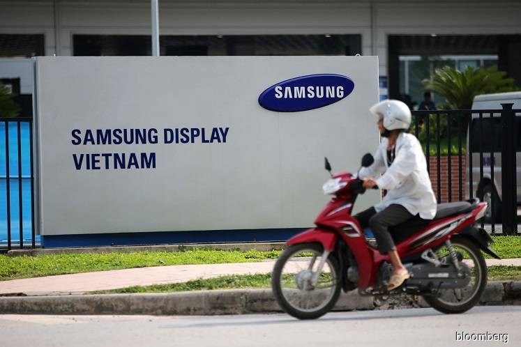 samsung denies reports of move of china display output to vietnam