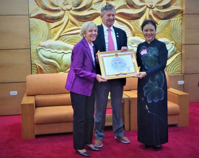 operation smile honored for bringing smiles to 10000 vietnamese children