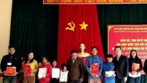 More than 50 Lao nationals gain Vietnamese citizenship