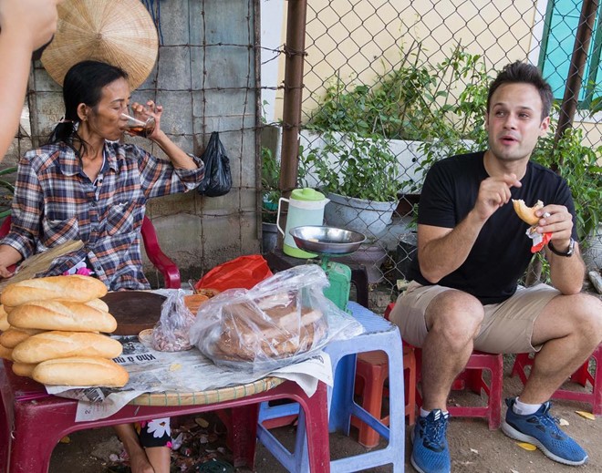 international vloggers vietnamese coffee is best in the world