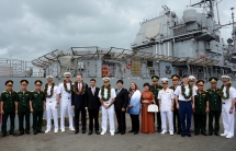us aircraft carrier strike group makes vietnam port call