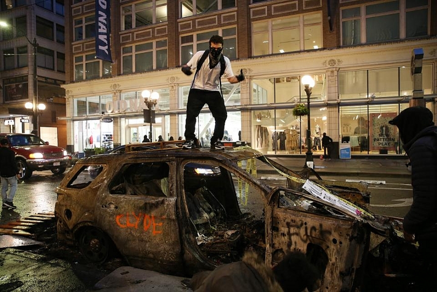 protest and riot break out around america after george floyds death photos