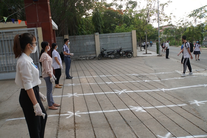 first day of children in hanoi and ho chi minh city to return schools photo story