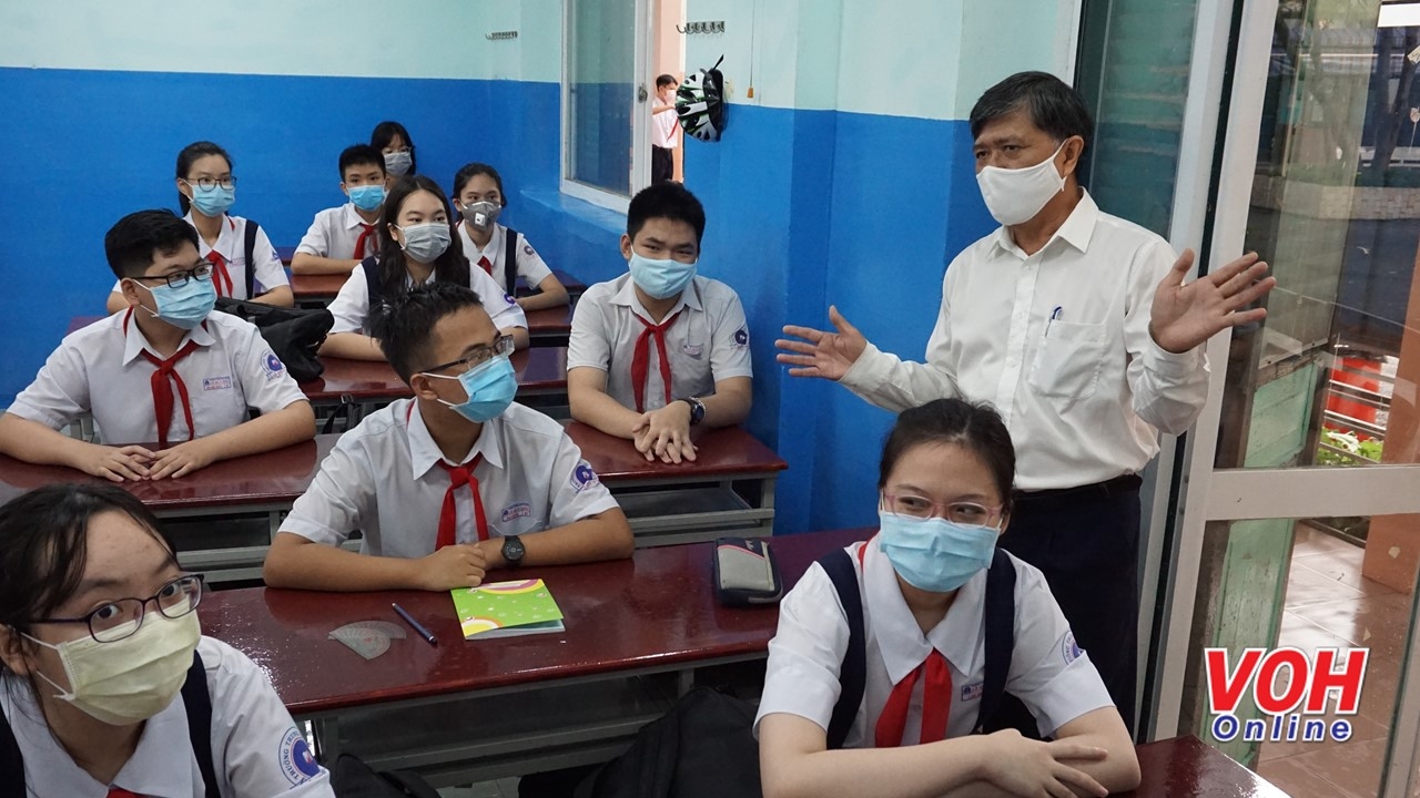 first day of children in hanoi and ho chi minh city to return schools photo story