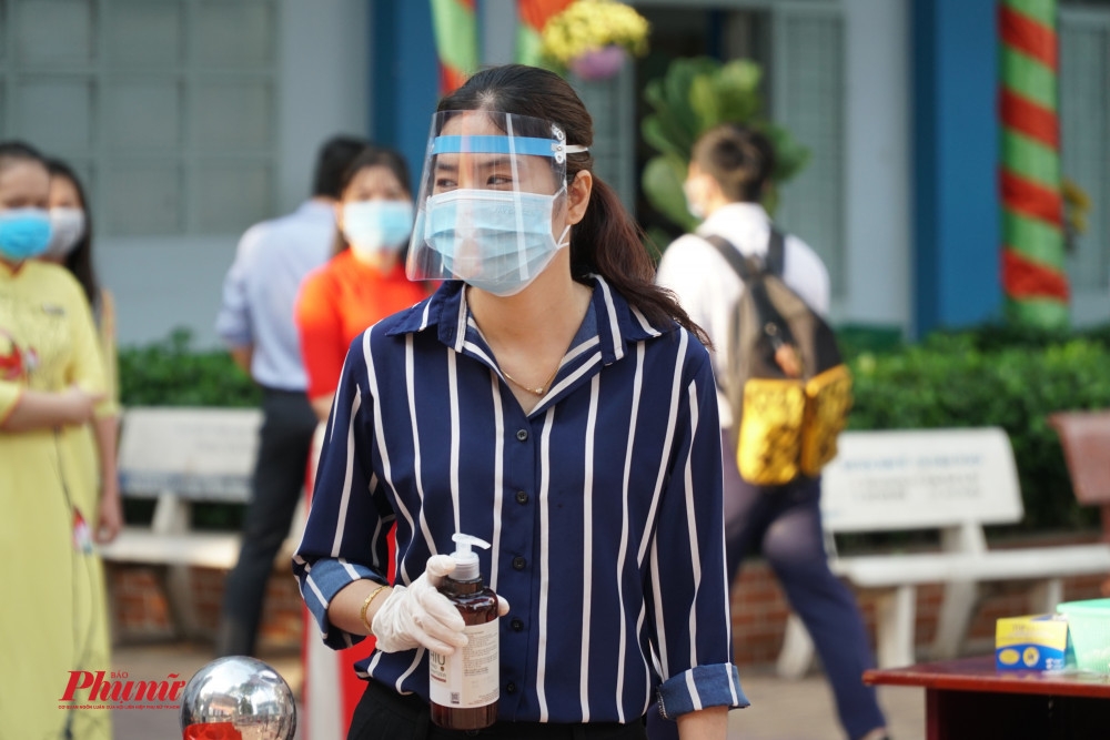 first day of children in hanoi and ho chi minh city to return schools photo story