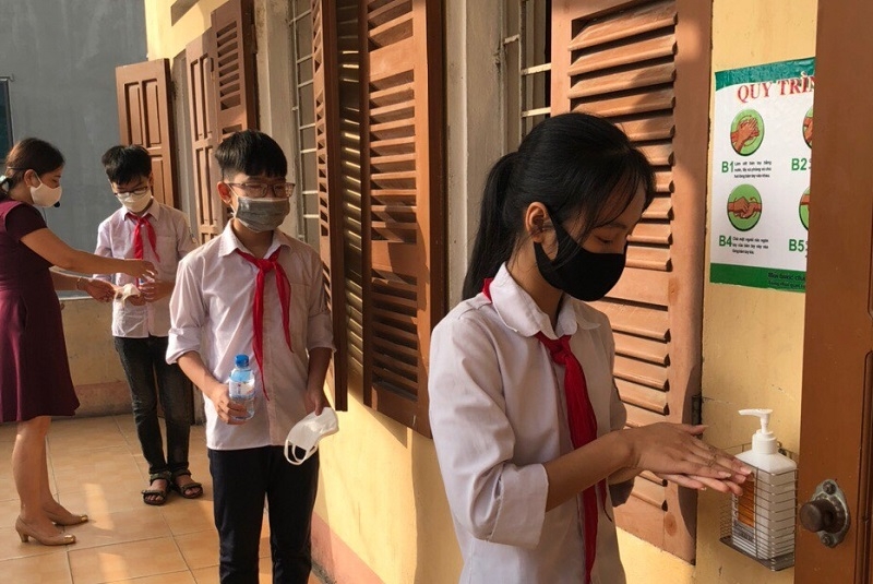 first day of children in hanoi and ho chi minh city to return schools photo story