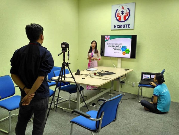 COVID-19 creates opportunity for strengthening online teaching in Vietnam?