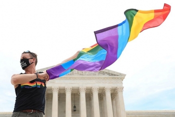 us supreme court rules federal civil rights law protects lgbtq workers