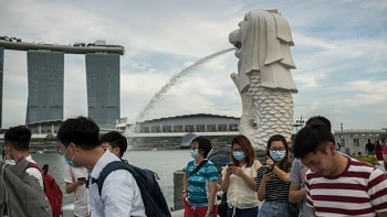 singapore resorts world sentosa to make significant staff cuts amid coronavirus pandemic