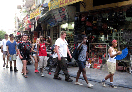 Nearly 8 million foreigners visit Vietnam in 2014