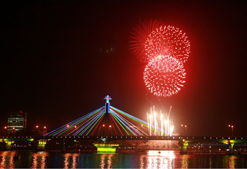 da nang firework displays in four locations on tets eve