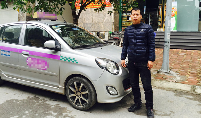 Hanoi taxi driver returns USD 14,000 to passenger