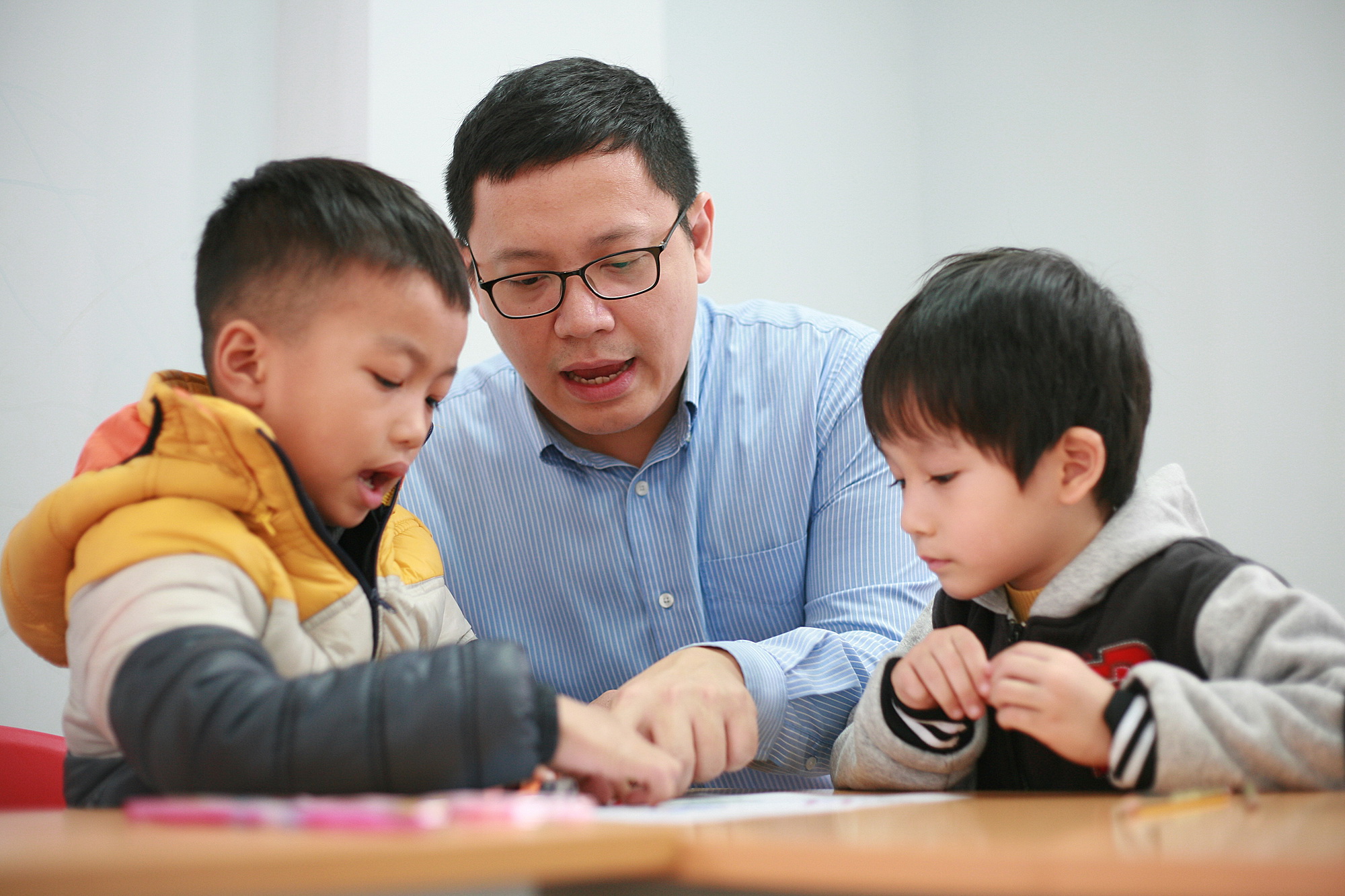 Harvard-trained Vietnamese professor teaches kindergarten math in home country