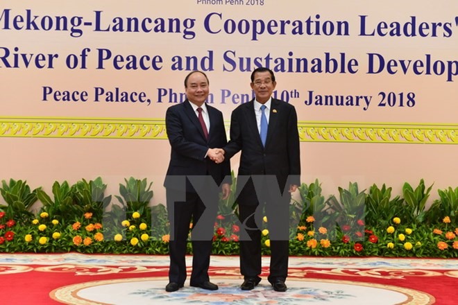 PM leaves Hanoi for Mekong-Lancang Co-operation Summit