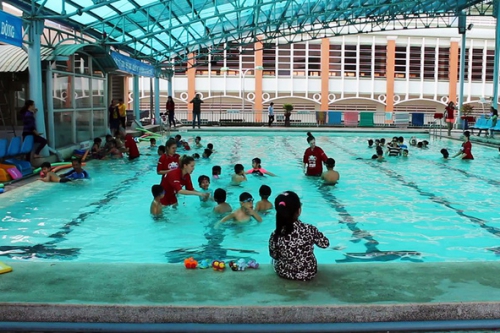 australian coaches offer free swimming lessons for children in vietnams mekong delta