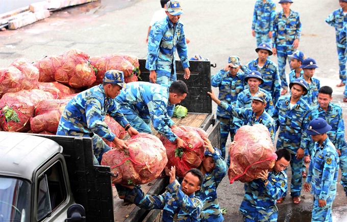Tết gifts from the mainland arrive at Trường Sa Island