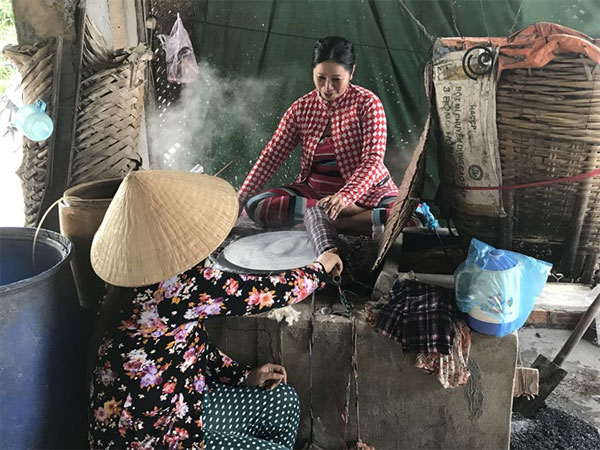 Rice paper village keeps ancient craft alive