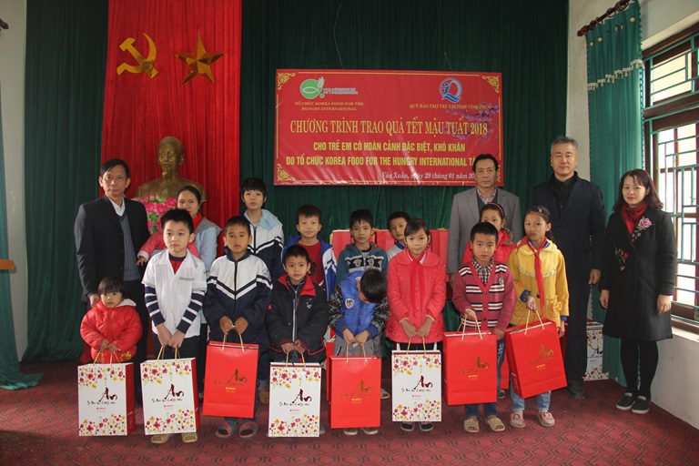 kfhi vietnam offers tet gifts for underprivileged children in vinh phuc