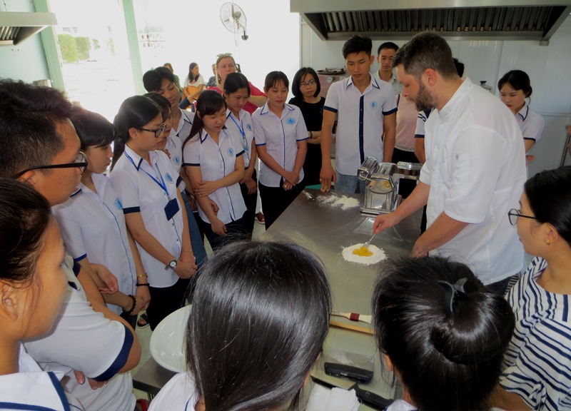 Three Canadian Colleges continue to provide technical training for Vietnamese colleges