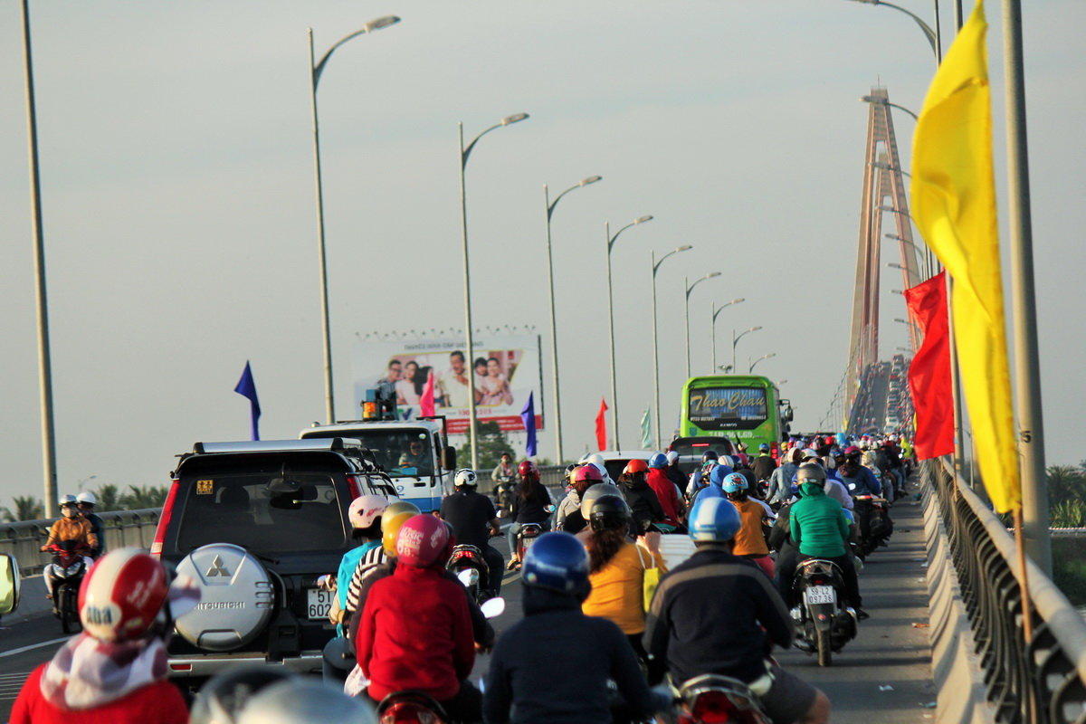Routes leading to Saigon congested as people return from Tet celebration