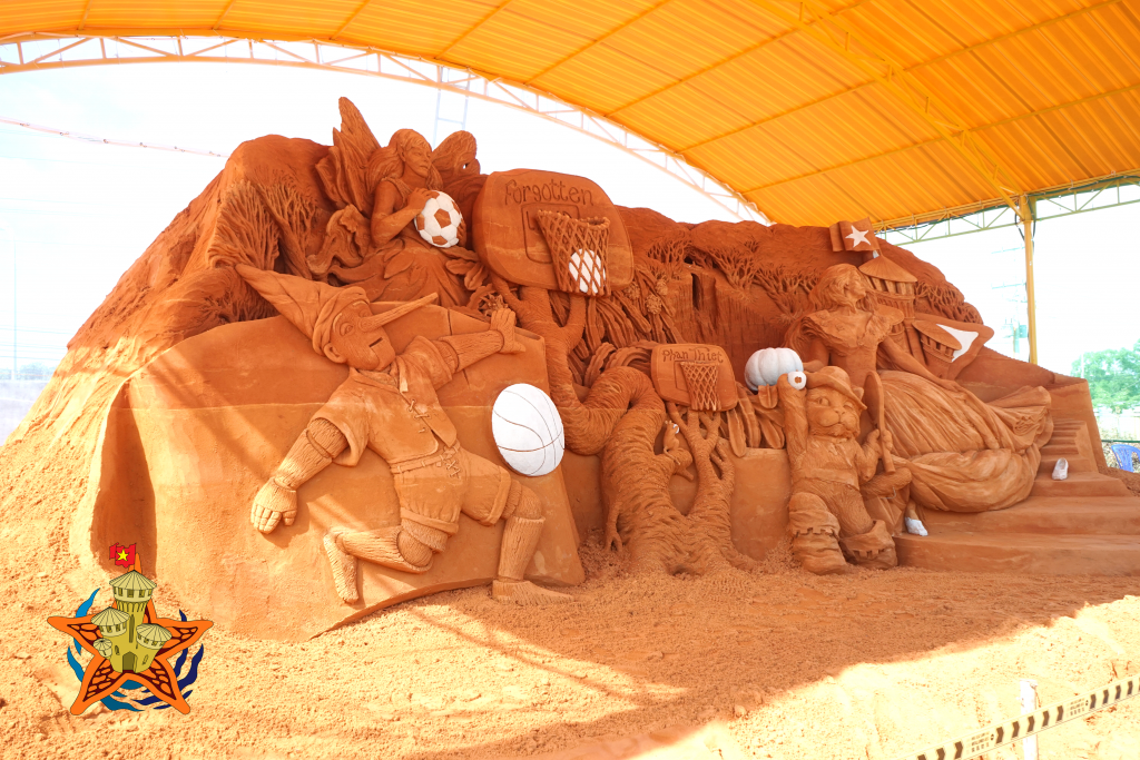 Vietnam’s first sand statue park attracts visitors