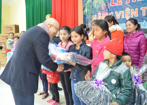 wvi bringing warmth to needy children in thanh hoa province