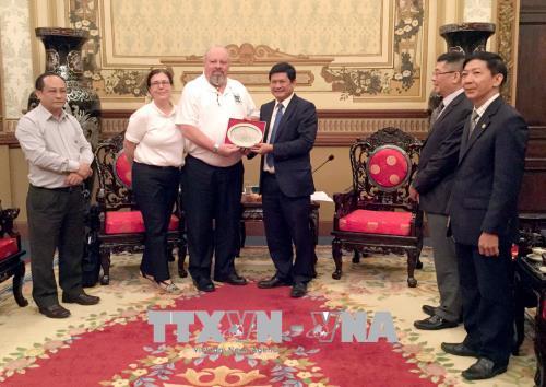 hcm city leader thanks us veterans for boosting ties with vietnam