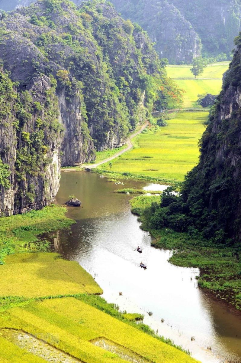 Trang An - meeting place of river and mountains