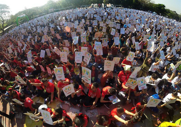 17,000 students attempt to break record in world’s largest art lesson