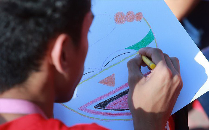 17,000 students attempt to break record in world’s largest art lesson