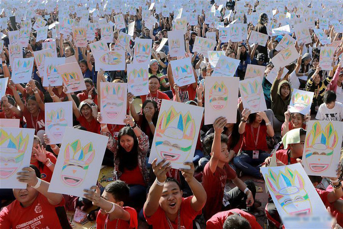 17,000 students attempt to break record in world’s largest art lesson