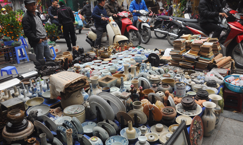 Special Tet market in Hanoi's Old Quarter